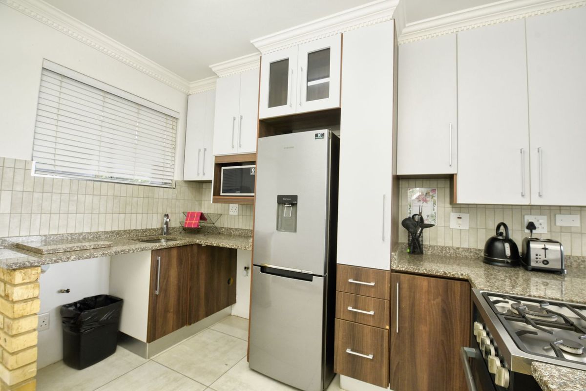 Modern, Fully Furnished Coastal Living in the Heart of Umdloti - Photo 4