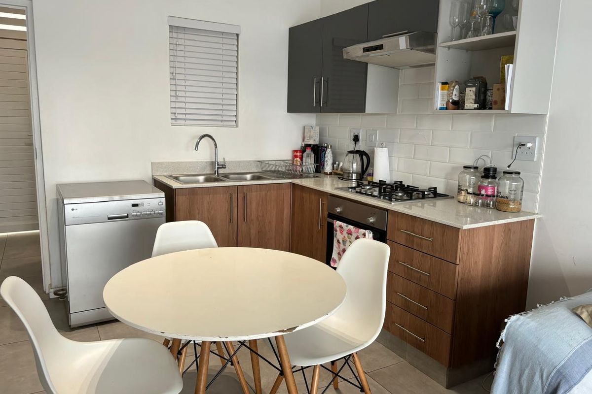 Modern Ground Floor 1 Bedroom + Loft Apartment for Sale in Summer Ridge - Photo 5