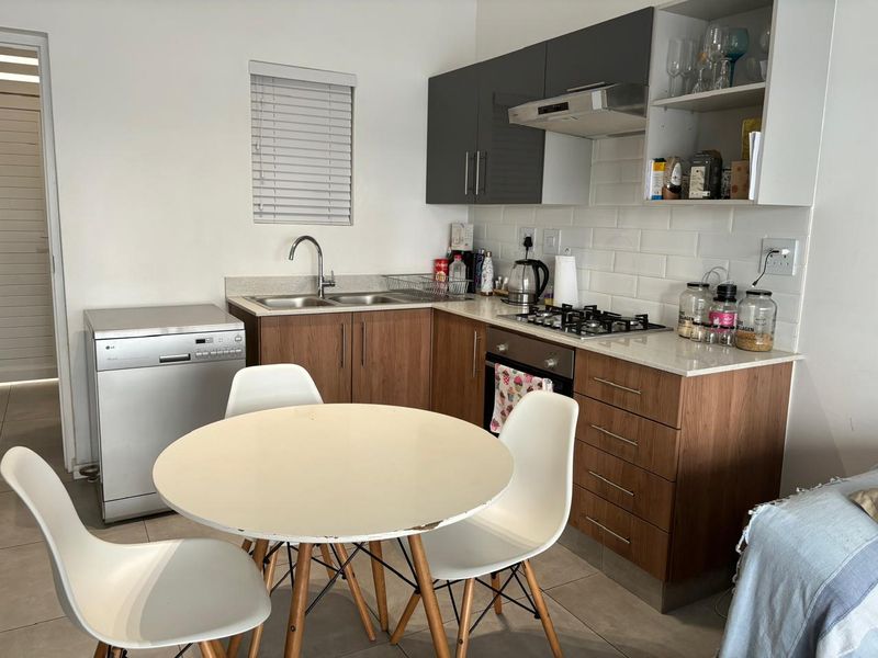Modern Ground Floor 1 Bedroom + Loft Apartment for Sale in Summer Ridge - Photo 5