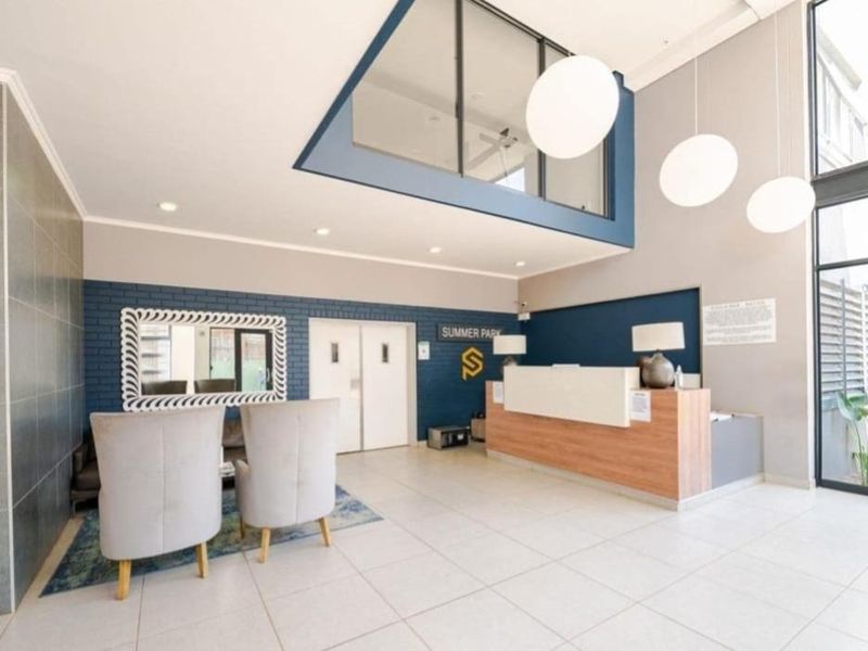 Modern two bedroom Apartment - Photo 3