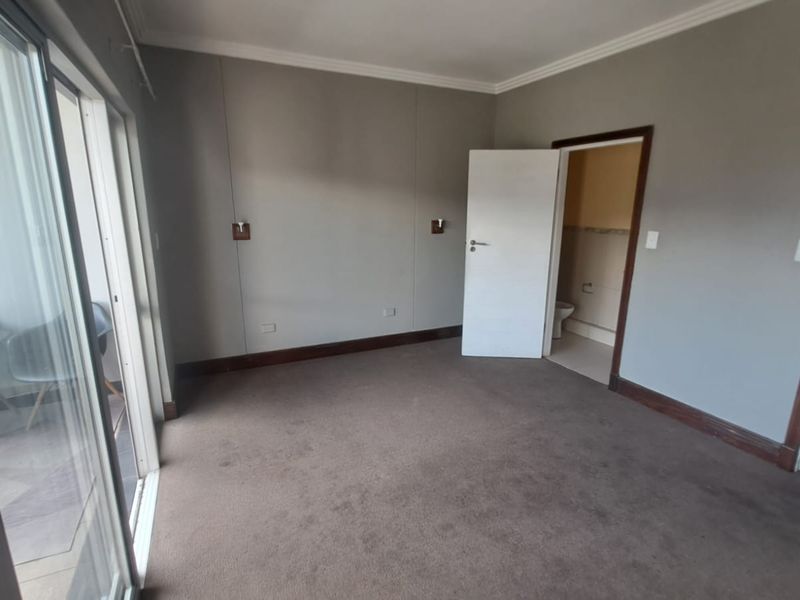 Contemporary 1 Bedroom Rental – Ideal for Professionals or Couples - Photo 8