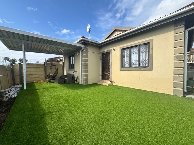 Spacious 3-bedroom House For Sale. - Photo 1