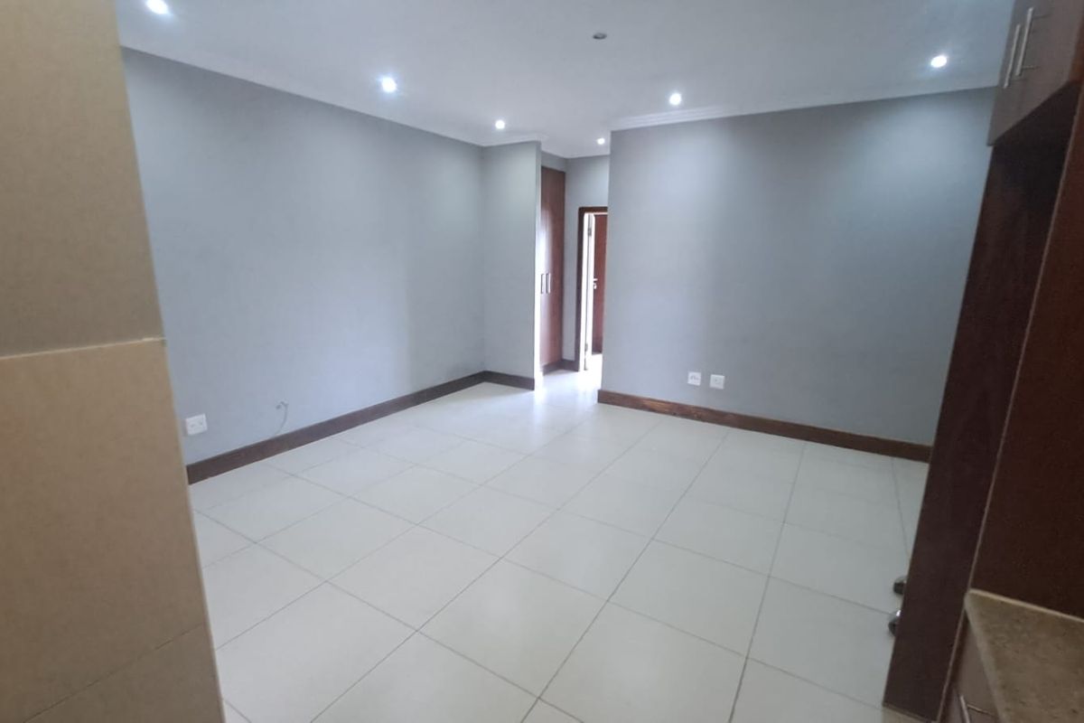 Prime  Property Presents A Stunning One  Bedroom Apartment Situated In Umhlanga Ridge - Photo 4