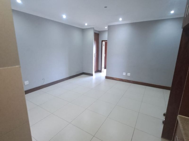 Prime  Property Presents A Stunning One  Bedroom Apartment Situated In Umhlanga Ridge - Photo 4