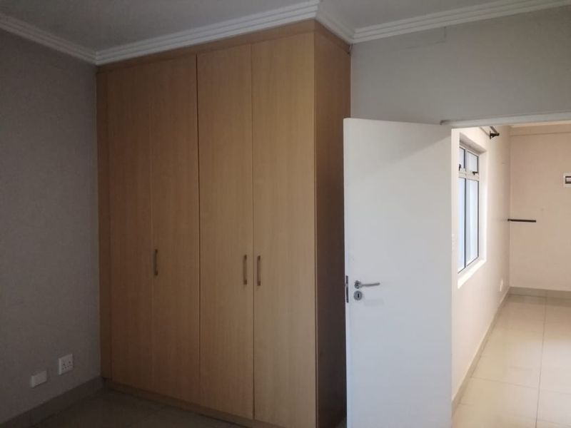 Prime  Property Presents A Stunning One  Bedroom Apartment Situated In Umhlanga Ridge - Photo 5