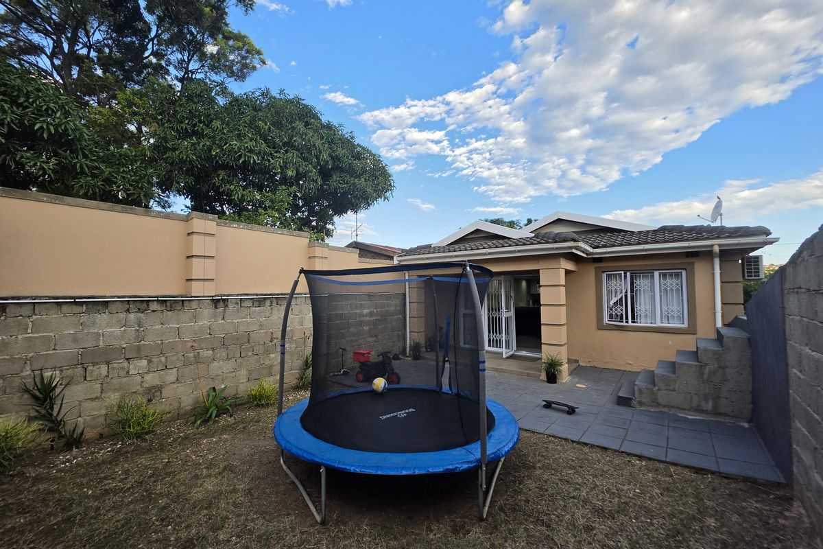Your Dream Three Bedroom Single-Level Sanctuary in Caneside - Photo 3