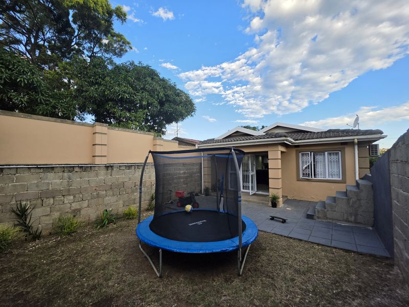 Your Dream Three Bedroom Single-Level Sanctuary in Caneside - Photo 3