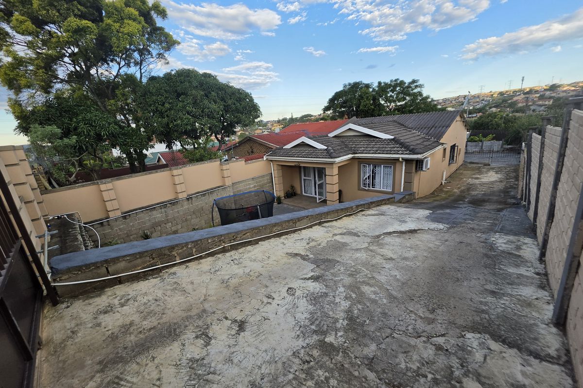 Your Dream Three Bedroom Single-Level Sanctuary in Caneside - Photo 2