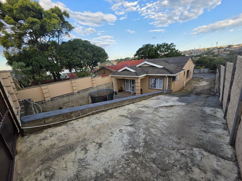 Your Dream Three Bedroom Single-Level Sanctuary in Caneside - Photo 2