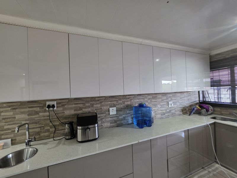 Your Dream Three Bedroom Single-Level Sanctuary in Caneside - Photo 10