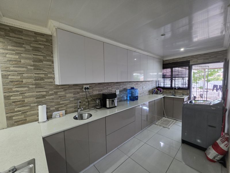 Your Dream Three Bedroom Single-Level Sanctuary in Caneside - Photo 9