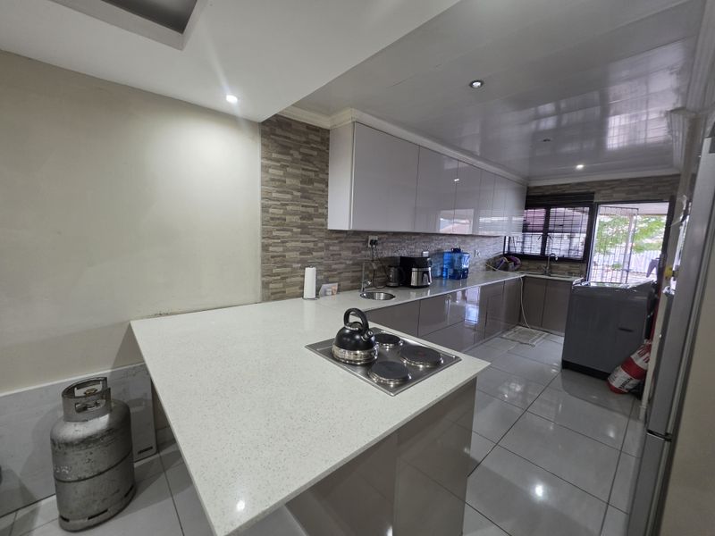 Your Dream Three Bedroom Single-Level Sanctuary in Caneside - Photo 8