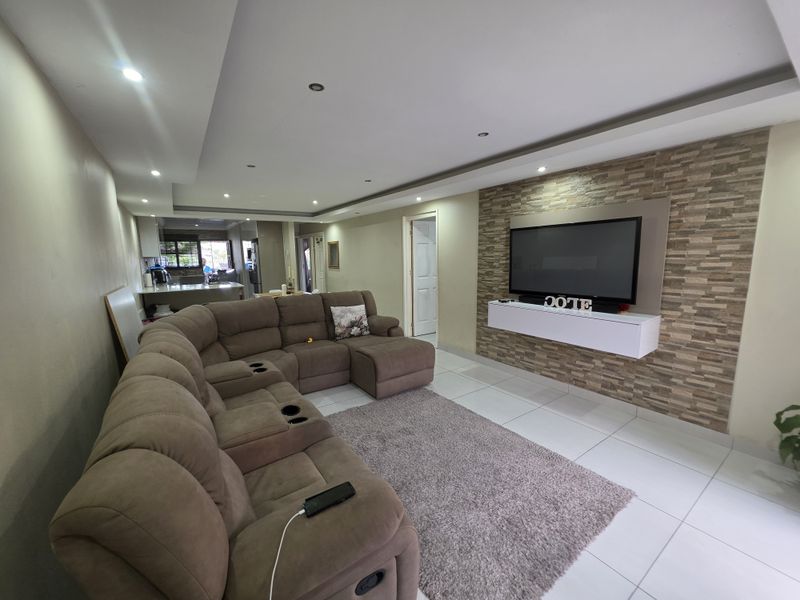 Your Dream Three Bedroom Single-Level Sanctuary in Caneside - Photo 6