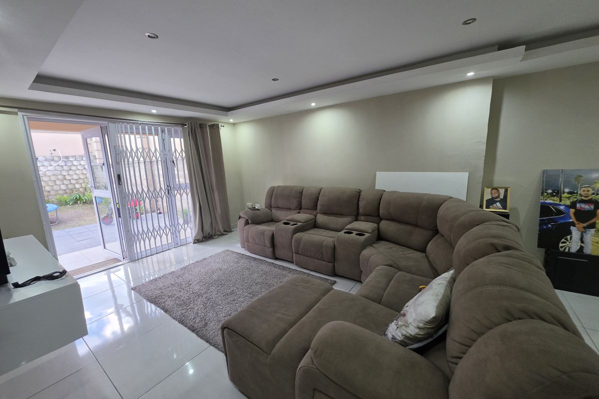 Your Dream Three Bedroom Single-Level Sanctuary in Caneside - Photo 5