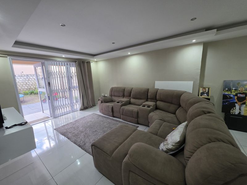 Your Dream Three Bedroom Single-Level Sanctuary in Caneside - Photo 5