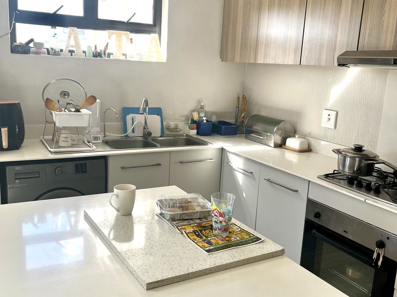 3 Bedrooms PLUS Loft Penthouse. - Photo 6