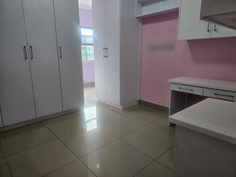 Prime  Property Presents A Stunning Two Bedroom Apartment Situated In Umhlanga Ridge For Sale - Photo 10