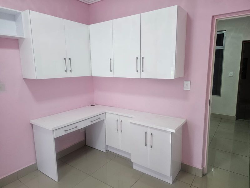 Prime  Property Presents A Stunning Two Bedroom Apartment Situated In Umhlanga Ridge For Sale - Photo 9