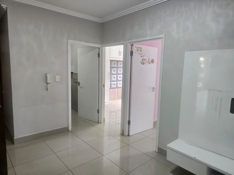 Prime  Property Presents A Stunning Two Bedroom Apartment Situated In Umhlanga Ridge For Sale - Photo 6