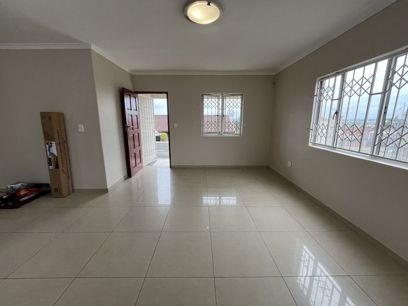 Spacious Family Home with Income-Generating Flatlet in Caneside - Photo 5