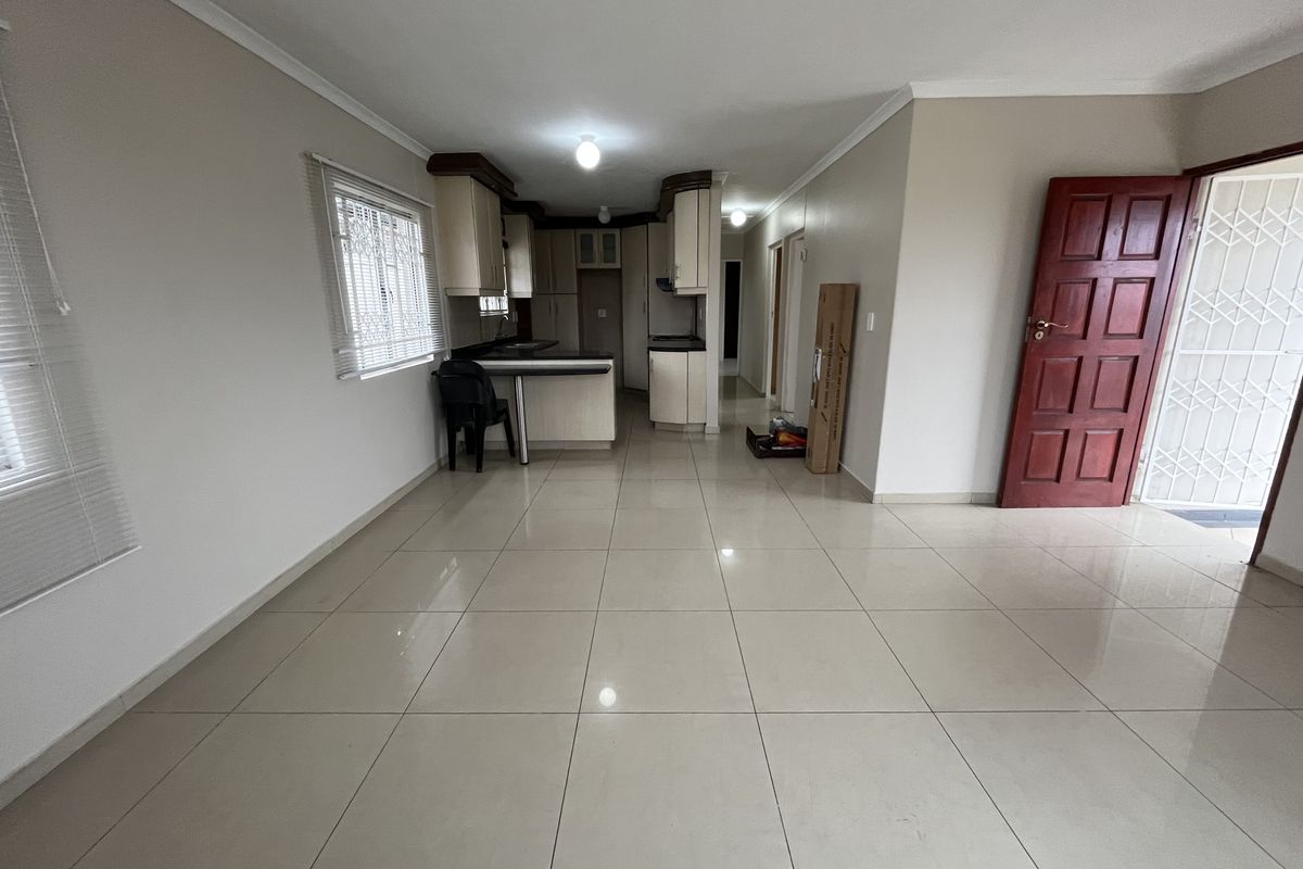 Spacious Family Home with Income-Generating Flatlet in Caneside - Photo 4