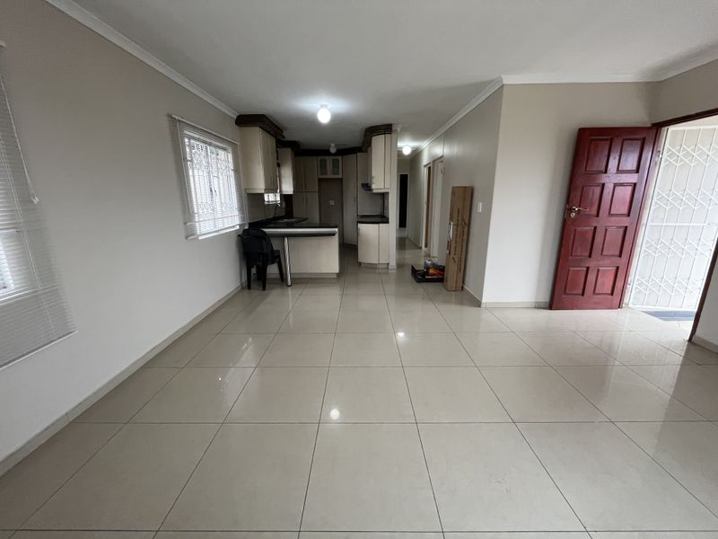 Spacious Family Home with Income-Generating Flatlet in Caneside - Photo 4