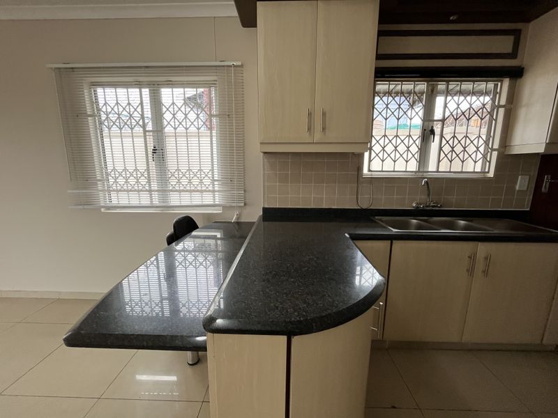 Spacious Family Home with Income-Generating Flatlet in Caneside - Photo 8