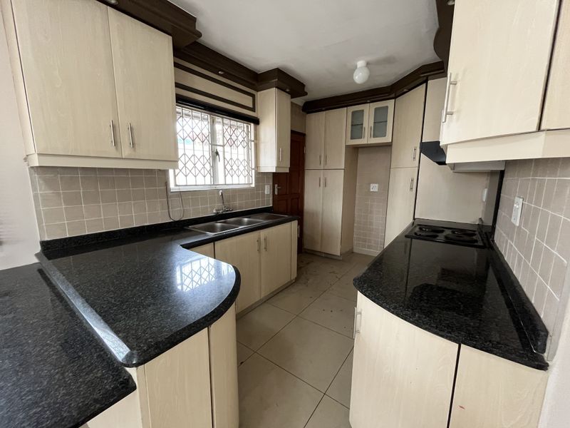Spacious Family Home with Income-Generating Flatlet in Caneside - Photo 9