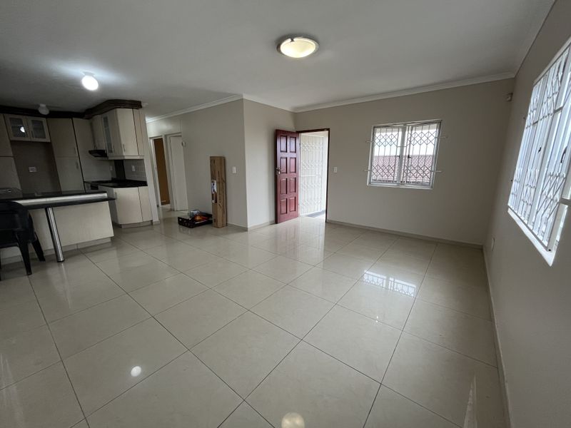 Spacious Family Home with Income-Generating Flatlet in Caneside - Photo 2