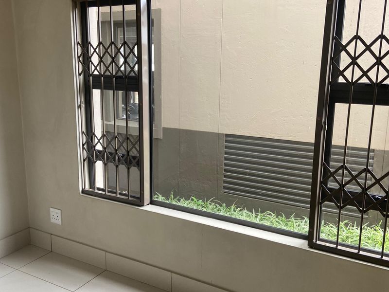 Modern, secured  one bed unit to let - Photo 6