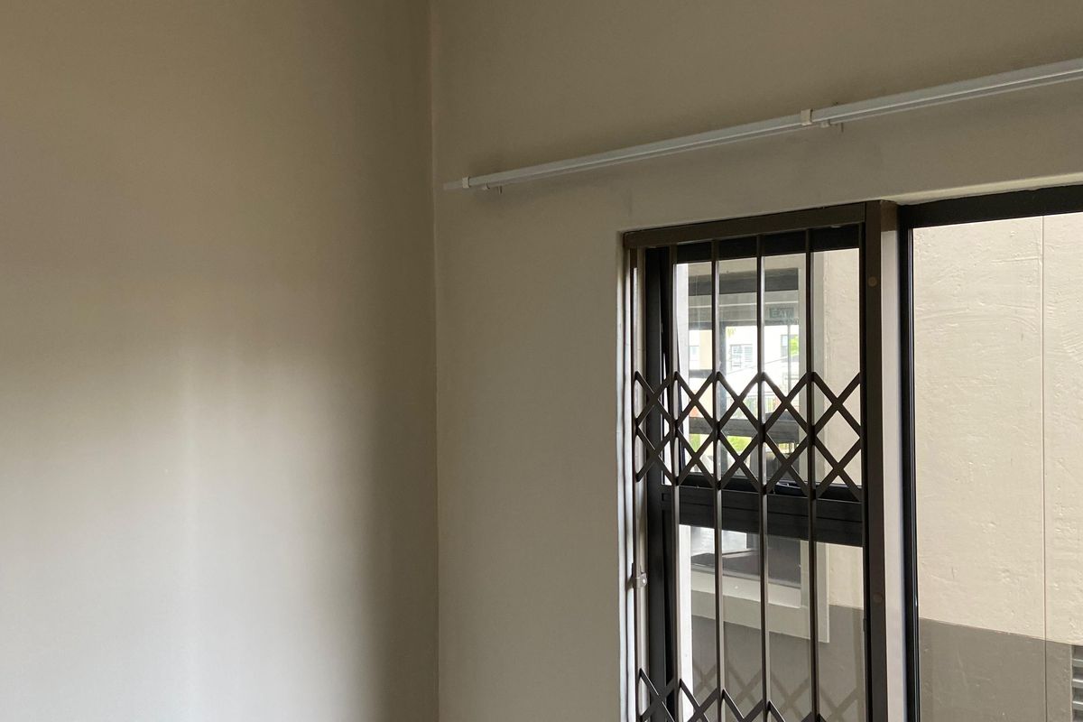Modern, secured  one bed unit to let - Photo 5