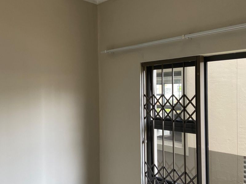 Modern, secured  one bed unit to let - Photo 5
