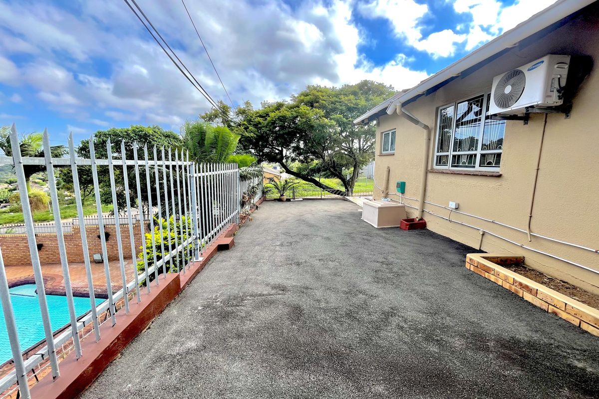 Beautifully Renovated Family Home in Stonebridge - Photo 3