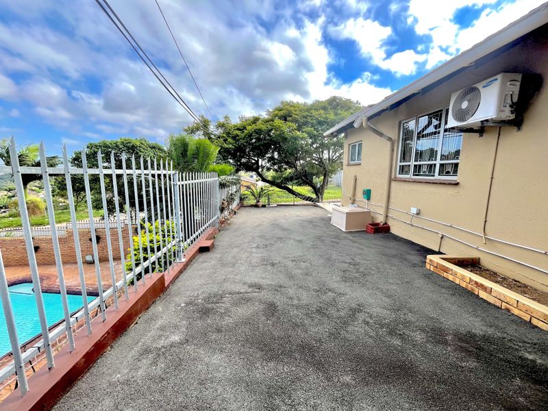 Beautifully Renovated Family Home in Stonebridge - Photo 3