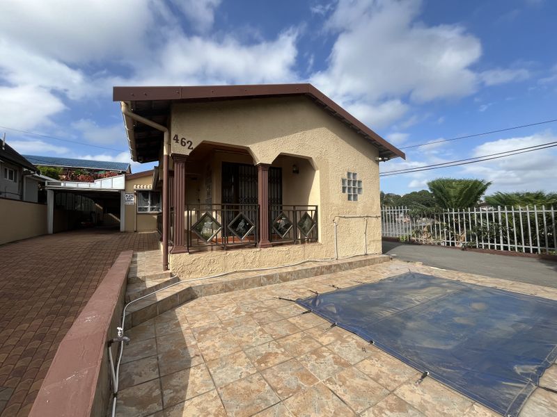 Beautifully Renovated Family Home in Stonebridge - Photo 4