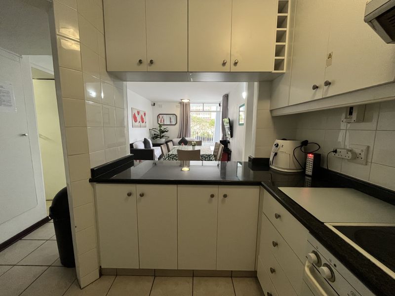 Fully Furnished Elegant Beachfront Investment Apartment with Direct Beach Access in Umhlanga Rocks - Photo 7