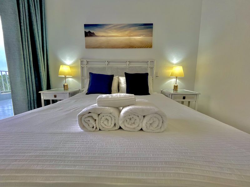 Fully Furnished Elegant Beachfront Investment Apartment with Direct Beach Access in Umhlanga Rocks - Photo 1