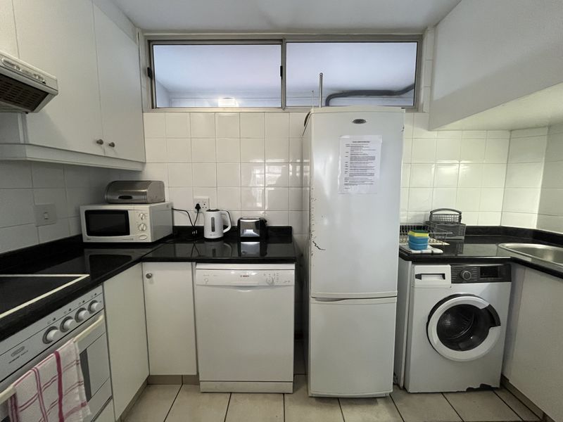 Fully Furnished Elegant Beachfront Investment Apartment with Direct Beach Access in Umhlanga Rocks - Photo 5