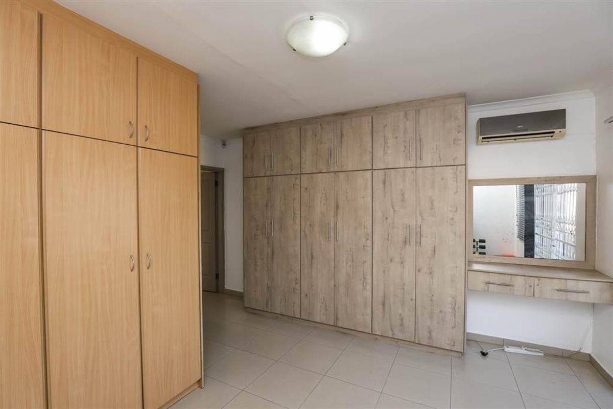 4 Bedroom Townhouse in Effingham For Sale. - Photo 3