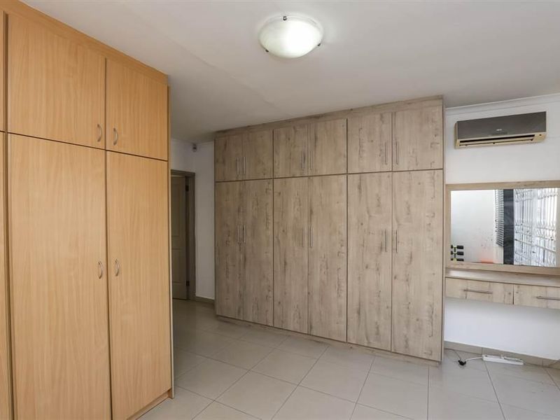 4 Bedroom Townhouse in Effingham For Sale. - Photo 3