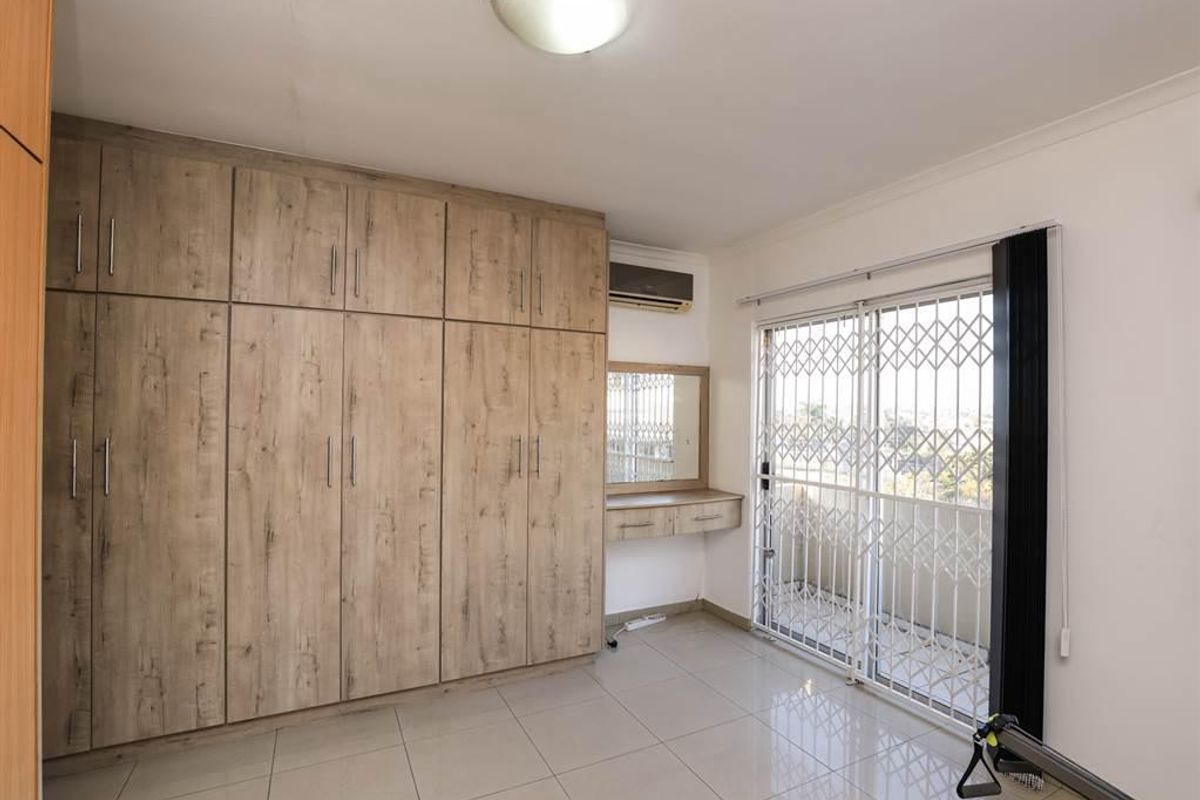 4 Bedroom Townhouse in Effingham For Sale. - Photo 4