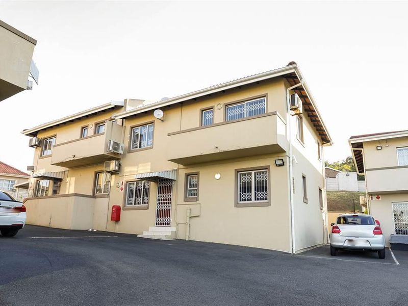 4 Bedroom Townhouse in Effingham For Sale. - Photo 1