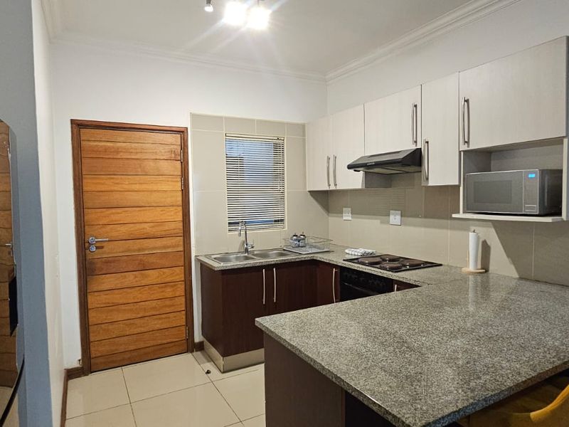Unfurnished two bedroom to rent - Photo 3