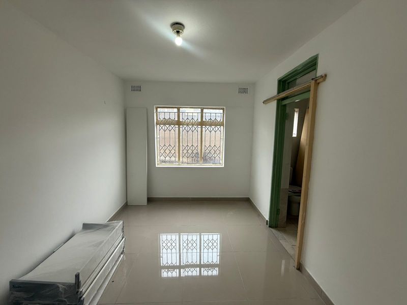 Newly renovated bachelor cottage - Photo 7