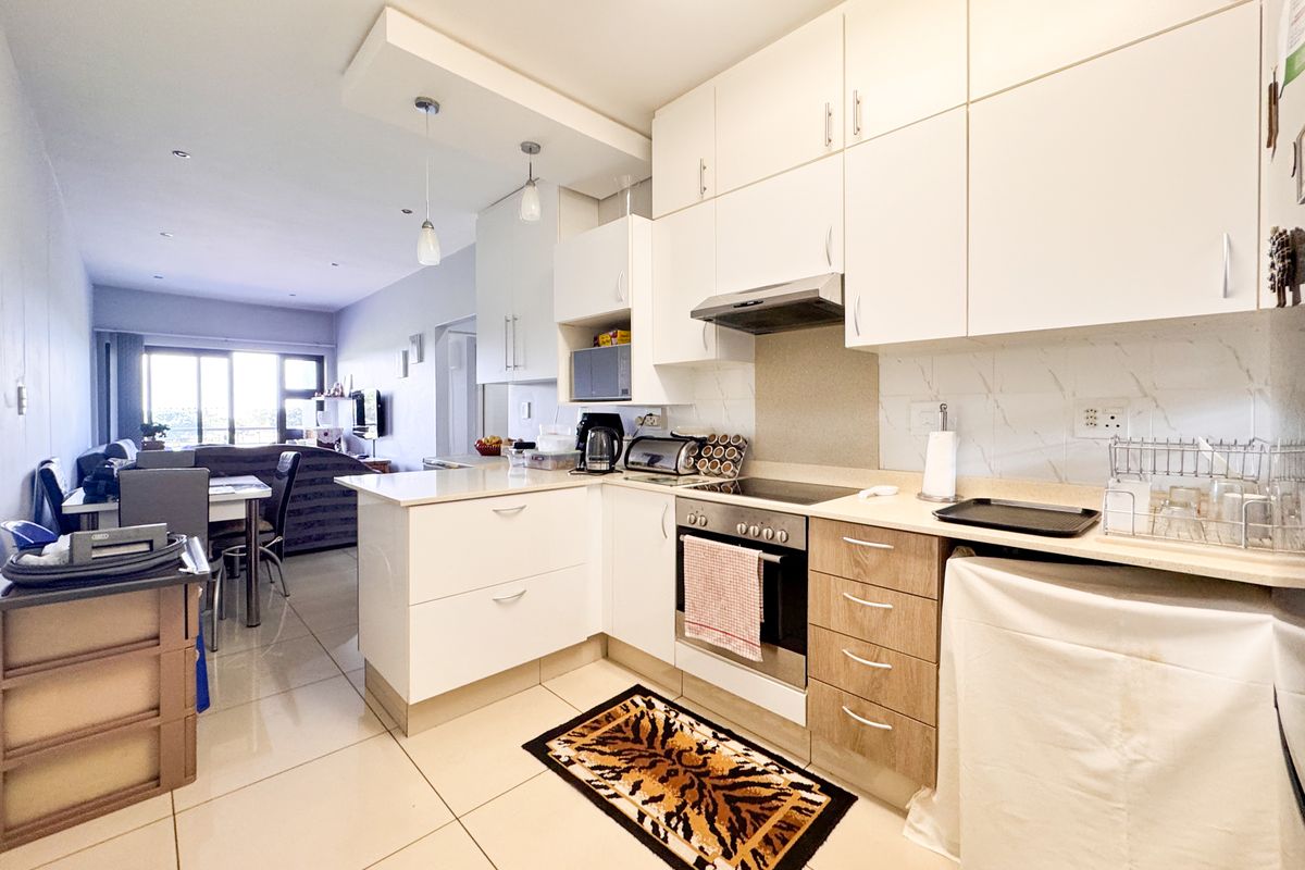 Modern Luxury Living | Stylish 2 Bed, 2 Bath at Le Boulevard - Photo 3