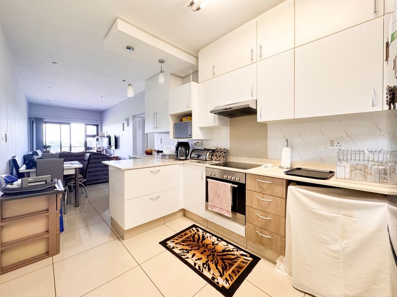 Modern Luxury Living | Stylish 2 Bed, 2 Bath at Le Boulevard - Photo 3