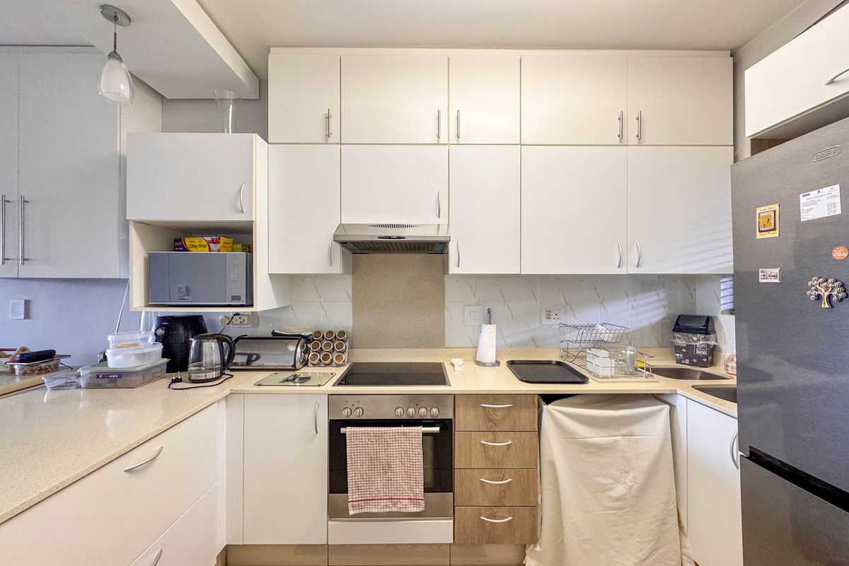 Modern Luxury Living | Stylish 2 Bed, 2 Bath at Le Boulevard - Photo 5
