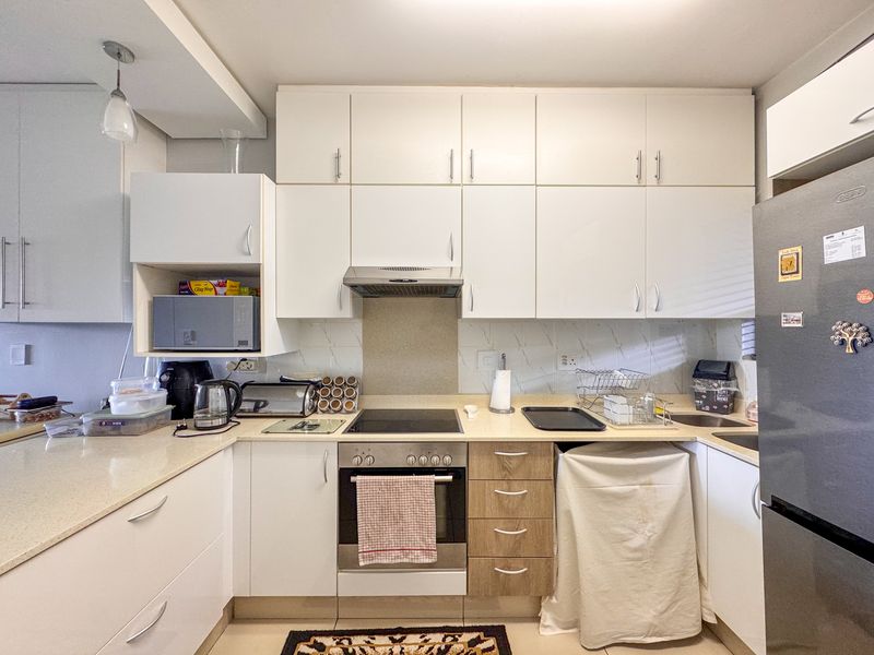 Modern Luxury Living | Stylish 2 Bed, 2 Bath at Le Boulevard - Photo 5