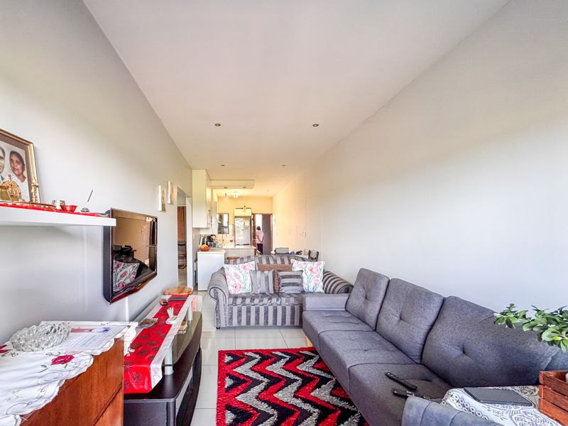 Modern Luxury Living | Stylish 2 Bed, 2 Bath at Le Boulevard - Photo 10