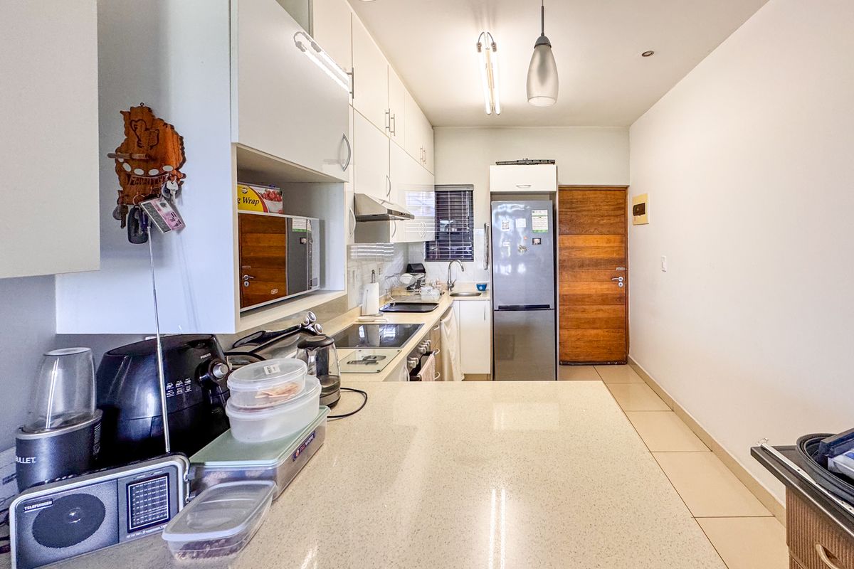 Modern Luxury Living | Stylish 2 Bed, 2 Bath at Le Boulevard - Photo 4